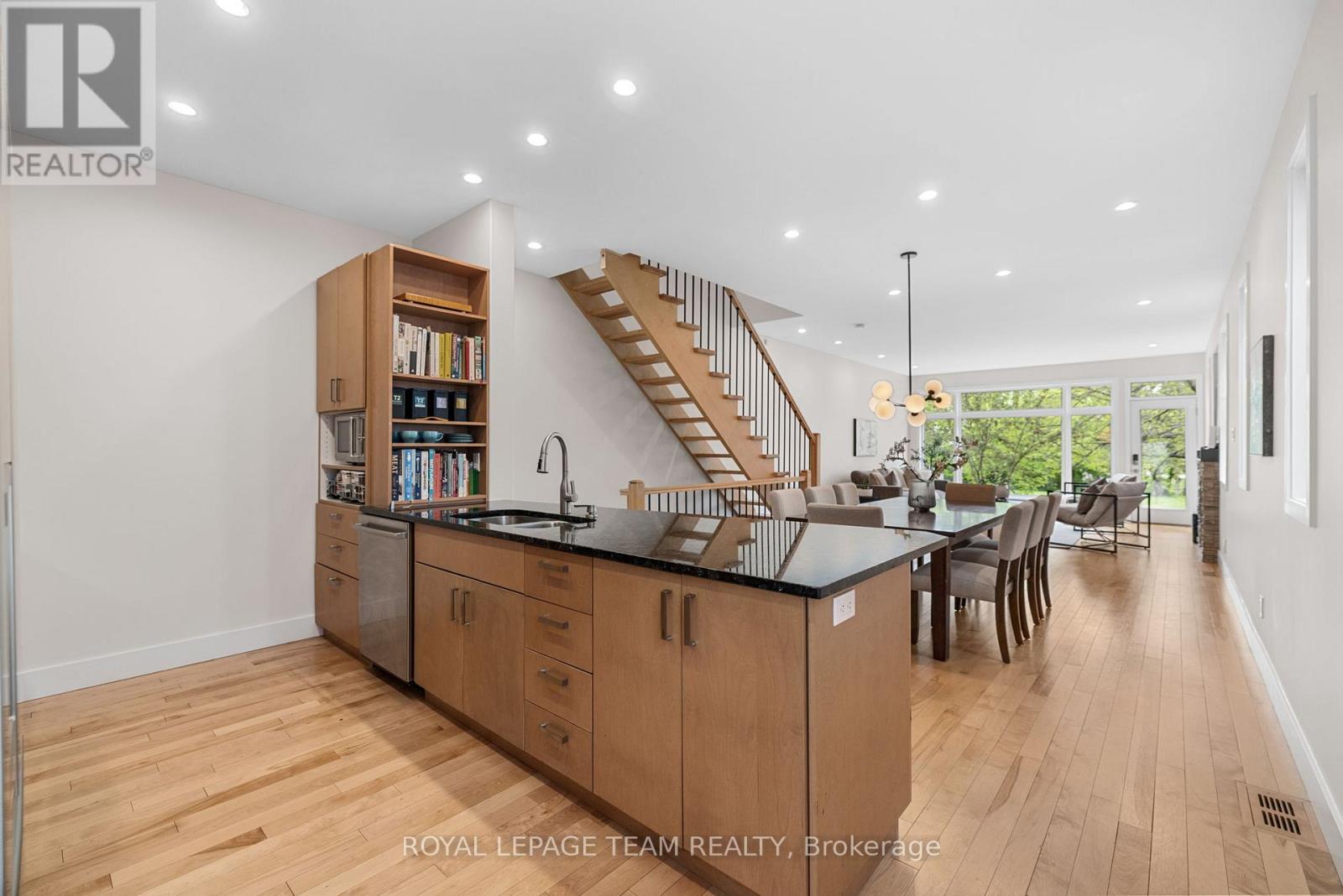 497 Hilson Avenue, Ottawa, Ontario  K1Z 6C6 - Photo 5 - X12151831