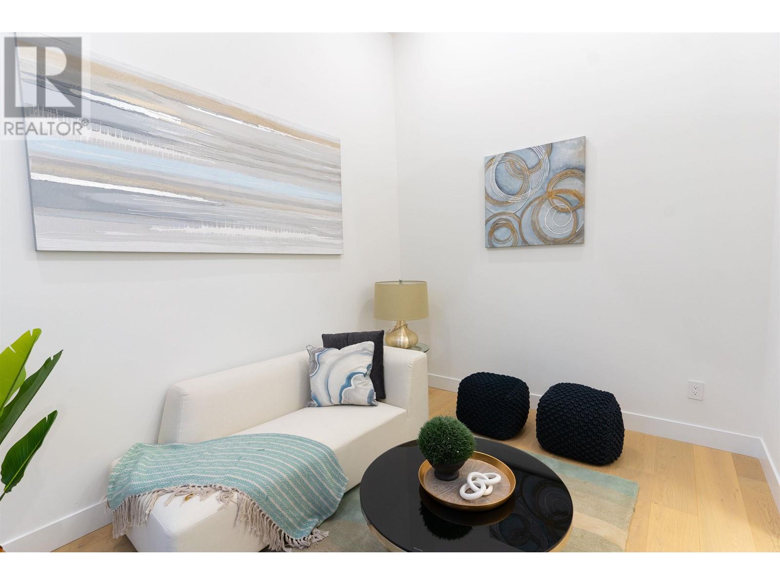 Property at 5744 16A AVENUE image 3