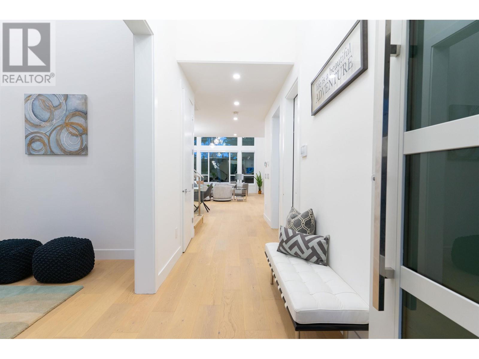 Property at 5744 16A AVENUE image 4