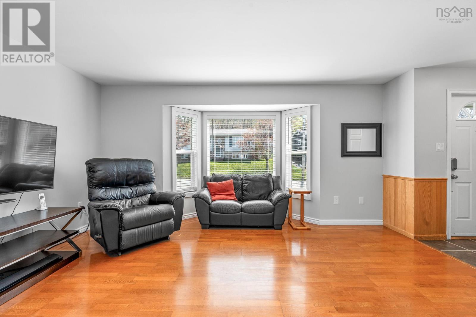 Property at 36 Boxwood Crescent image 3