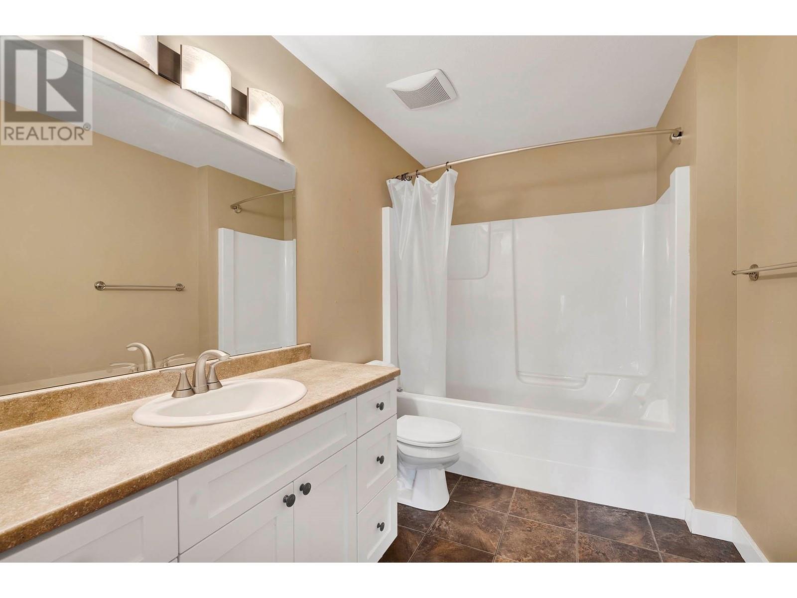 Property at 2074 HIGHLAND Place image 4