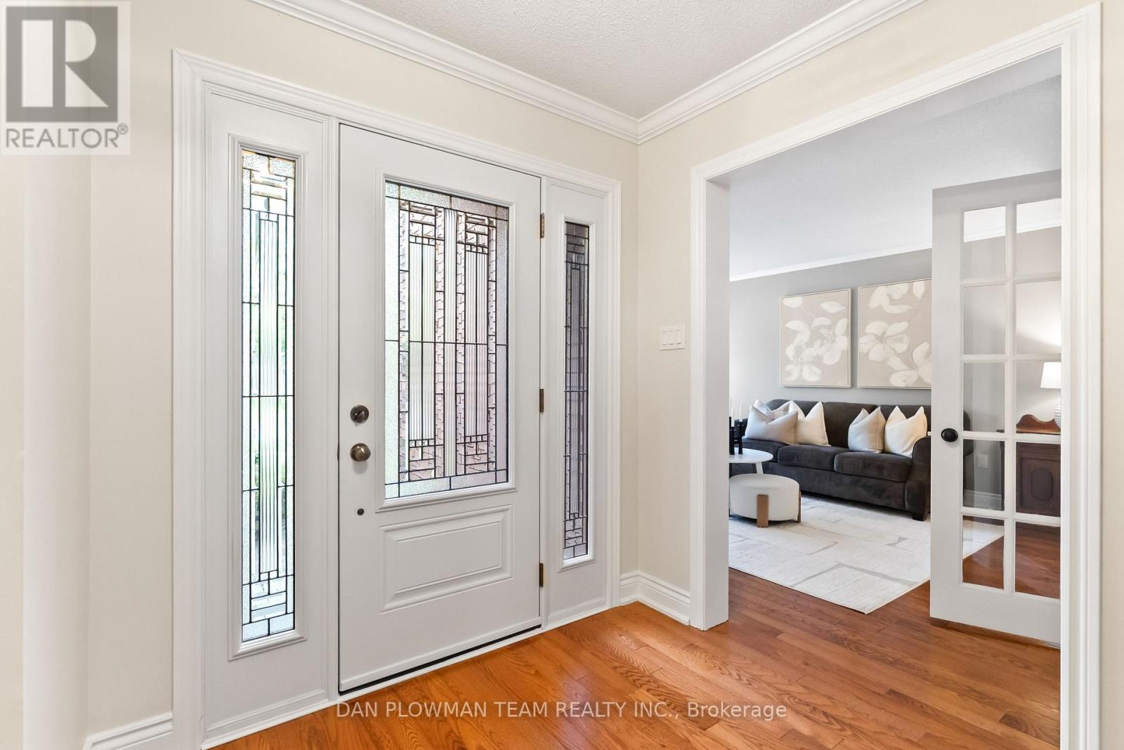 Property at 460 PALMTREE CRESCENT image 2