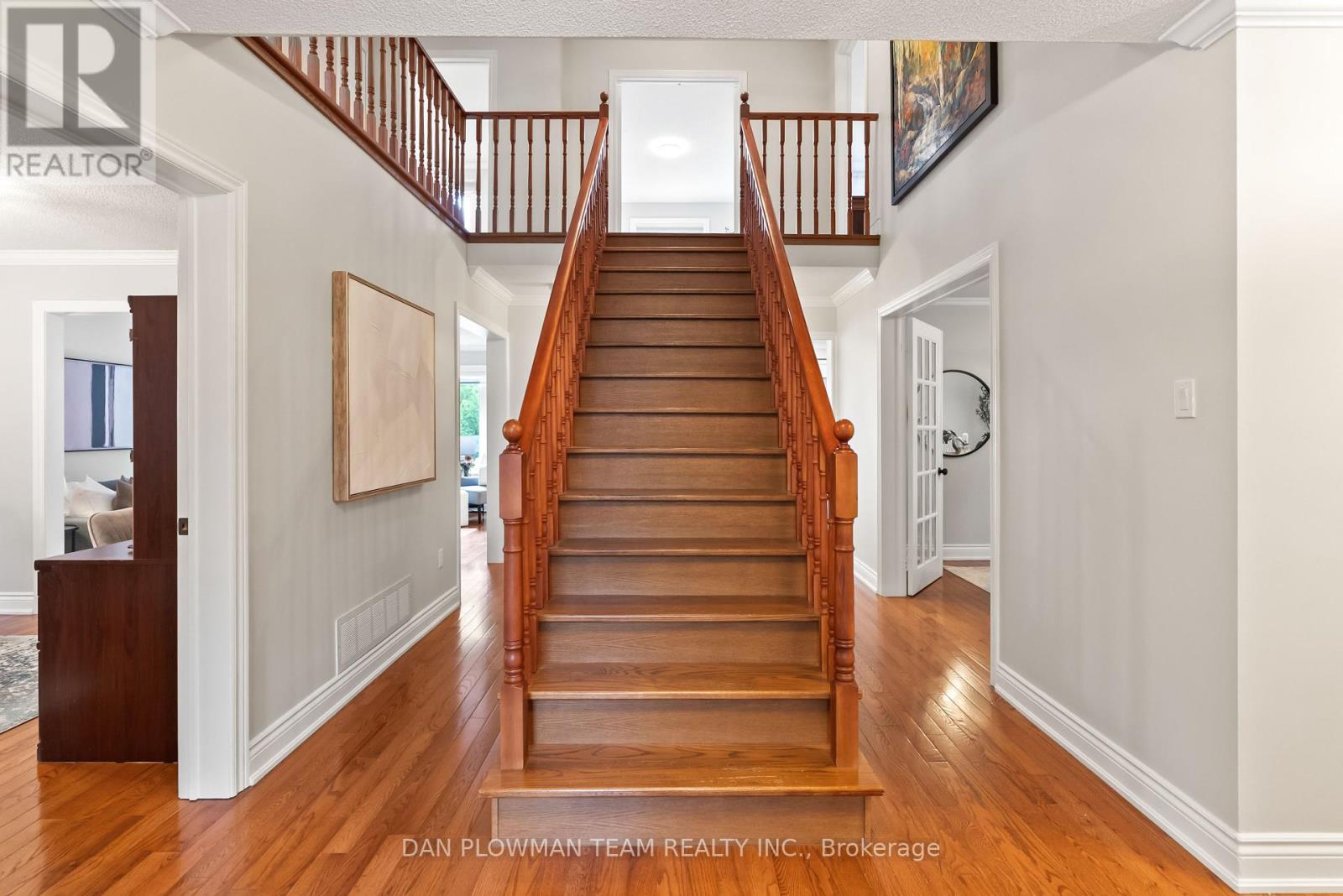 Property at 460 PALMTREE CRESCENT image 3