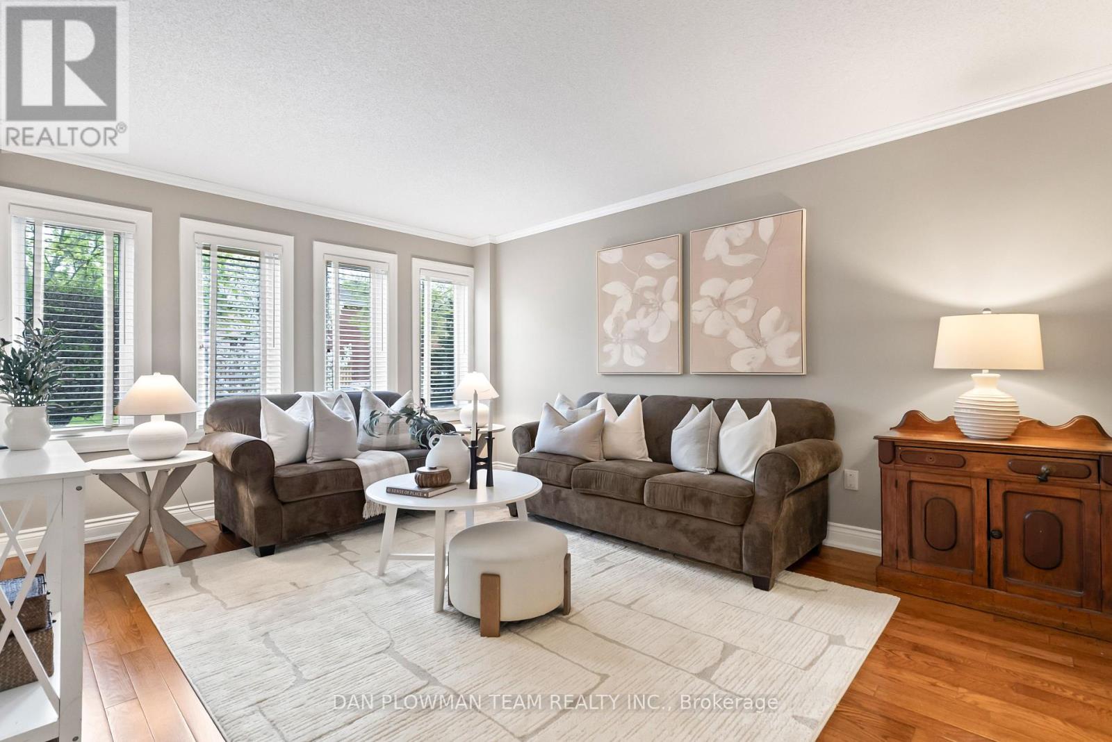 Property at 460 PALMTREE CRESCENT image 4