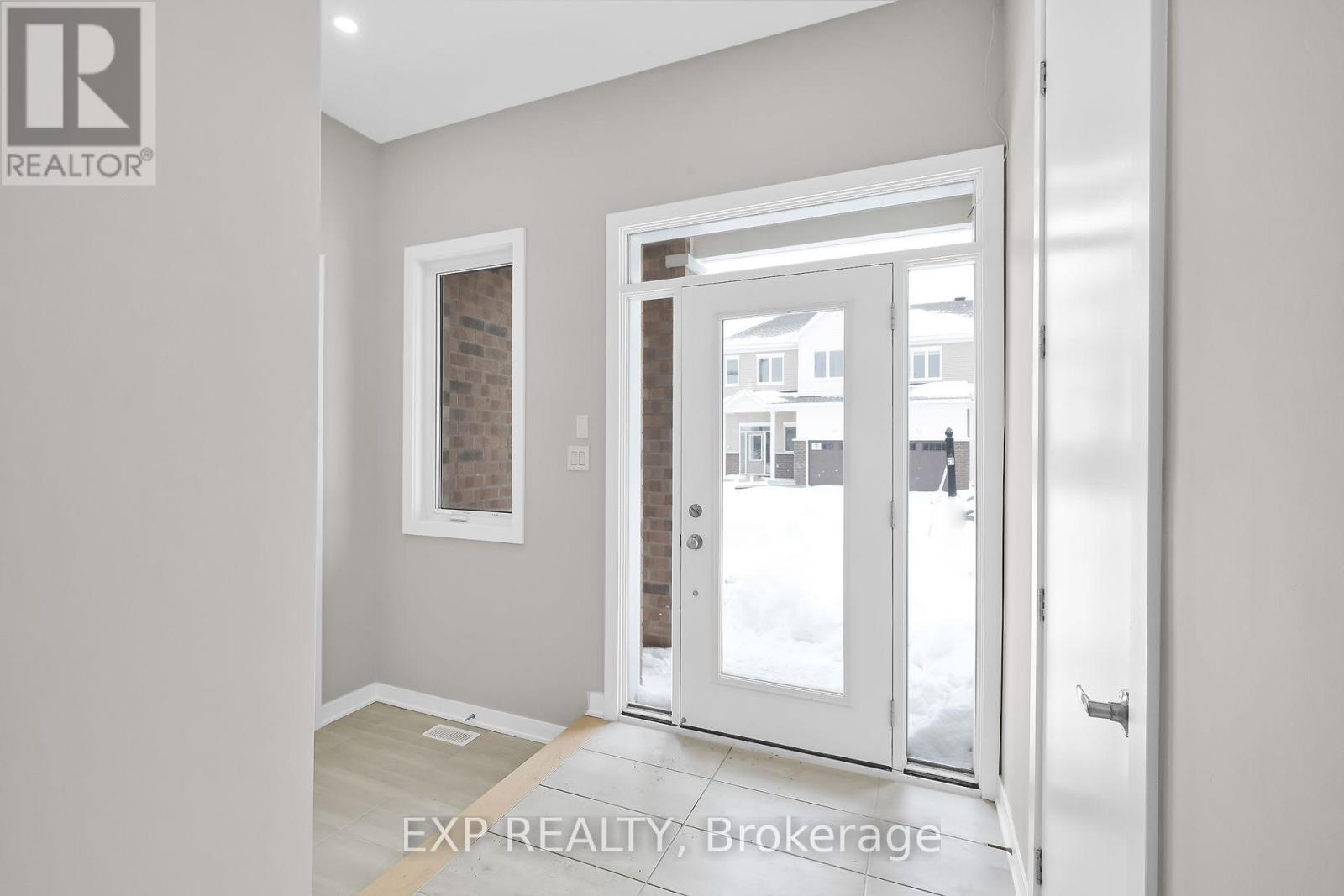 98 Pizzicato Street, Ottawa, Ontario  K1C 7G4 - Photo 3 - X11989354