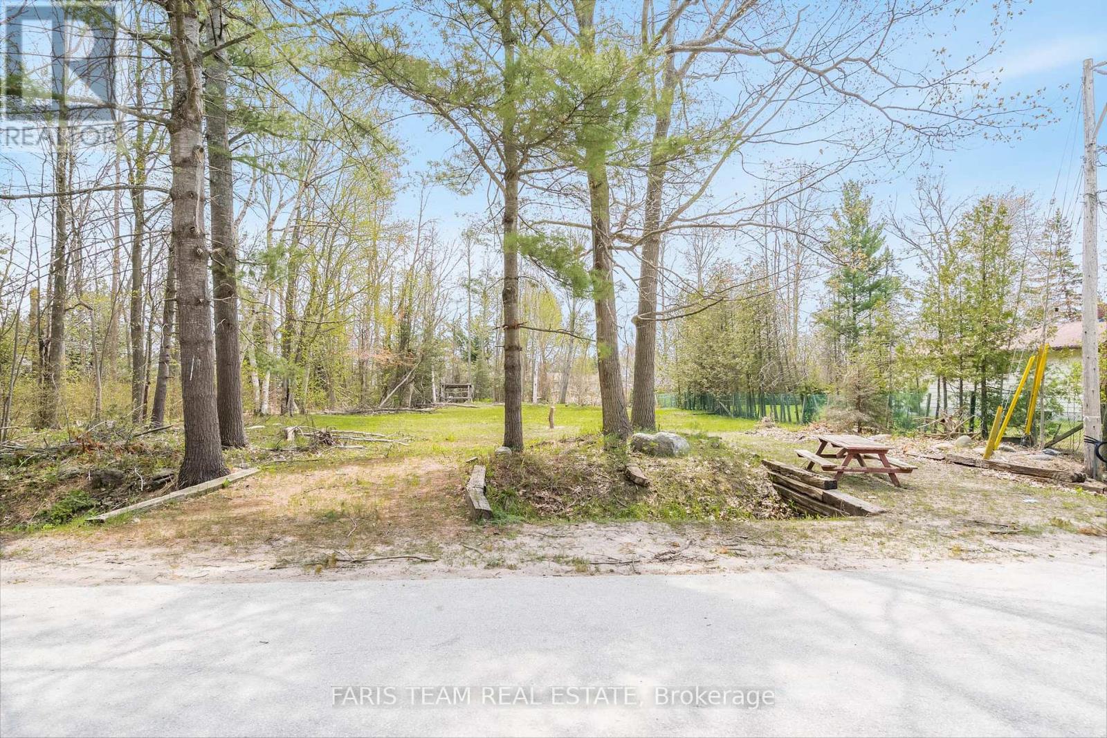 21 Poplar Glen Road, Wasaga Beach, Ontario  L9Z 2L3 - Photo 2 - S12028671