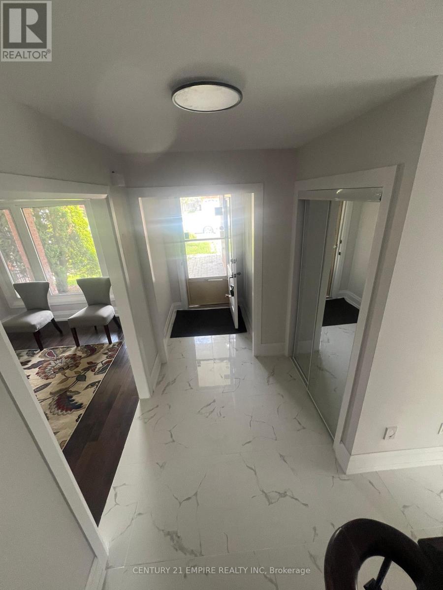 42 Dundalk Crescent, Brampton (Heart Lake West), Ontario  L6Z 2V1 - Photo 2 - W12151488
