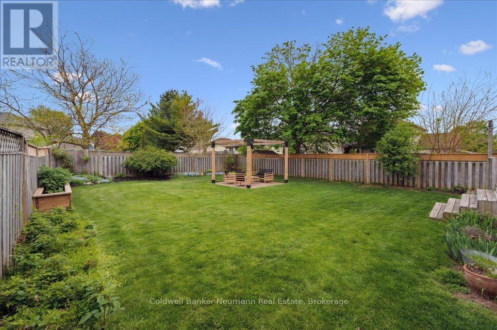 102 Barnicke Drive, Cambridge, Ontario  N3C 3M4 - Photo 21 - X12149831
