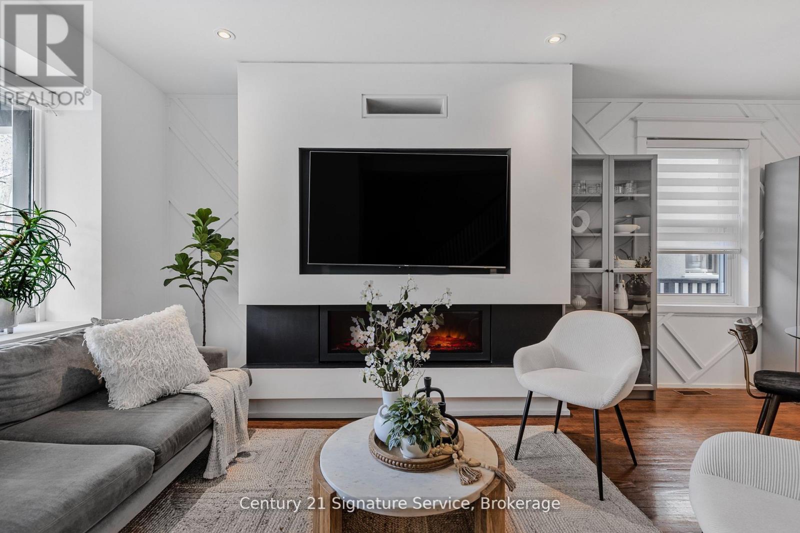 349 Windermere Avenue, Toronto, Ontario  M6S 3L1 - Photo 6 - W12151814