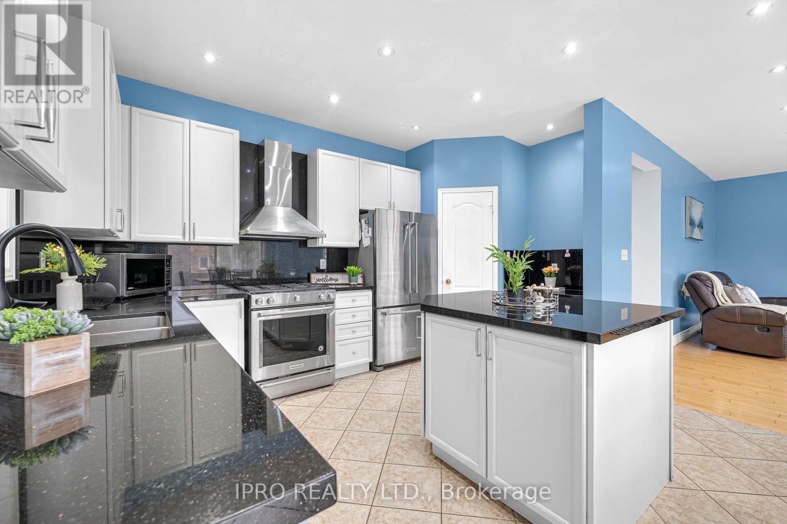 3860 Henrietta Way, Mississauga, Ontario  L5M 7Y4 - Photo 10 - W12151818