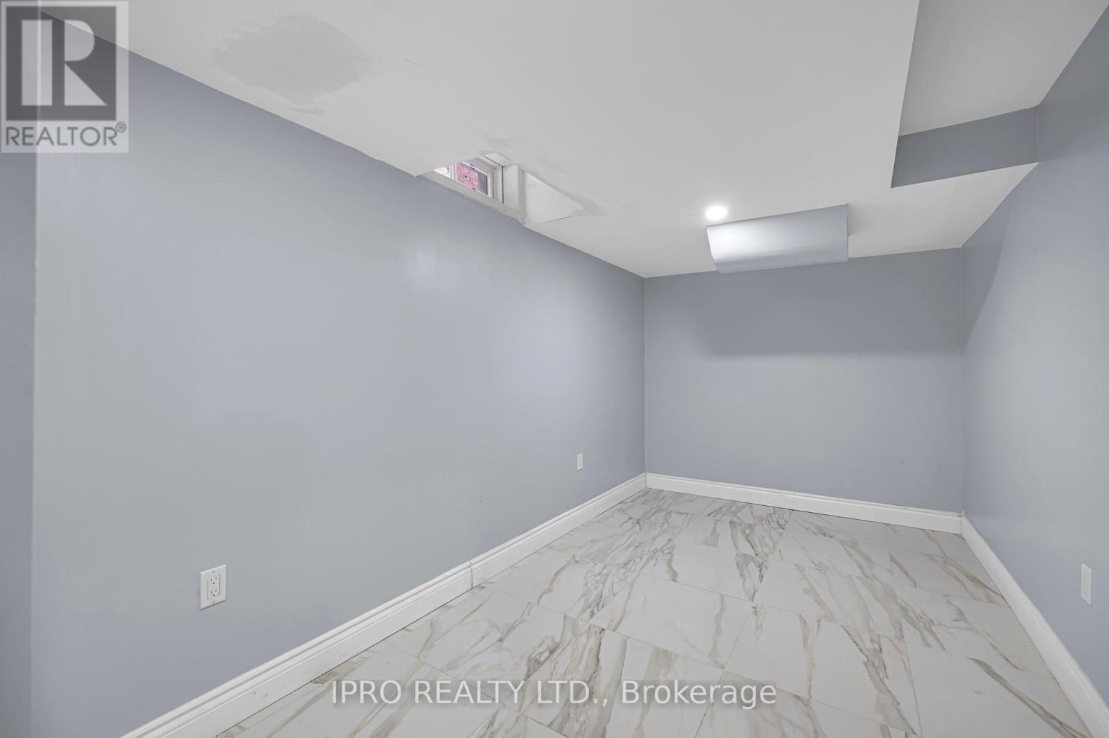 3860 Henrietta Way, Mississauga, Ontario  L5M 7Y4 - Photo 15 - W12151818