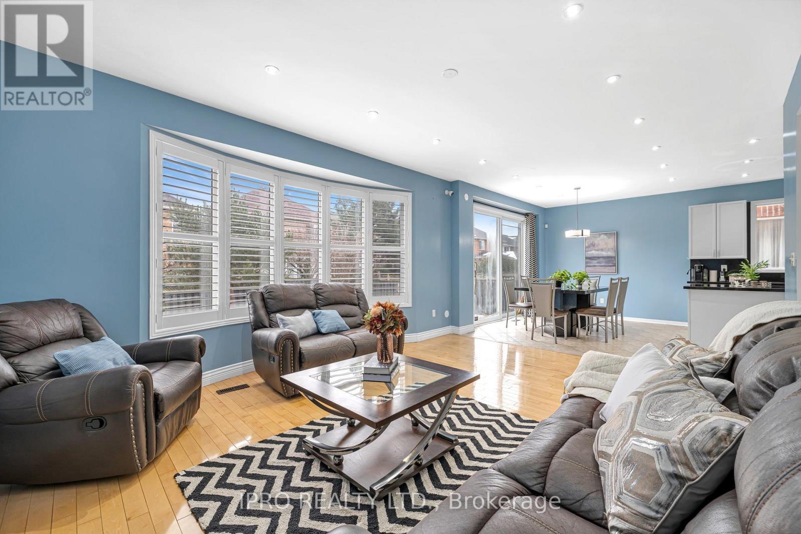 3860 Henrietta Way, Mississauga, Ontario  L5M 7Y4 - Photo 4 - W12151818