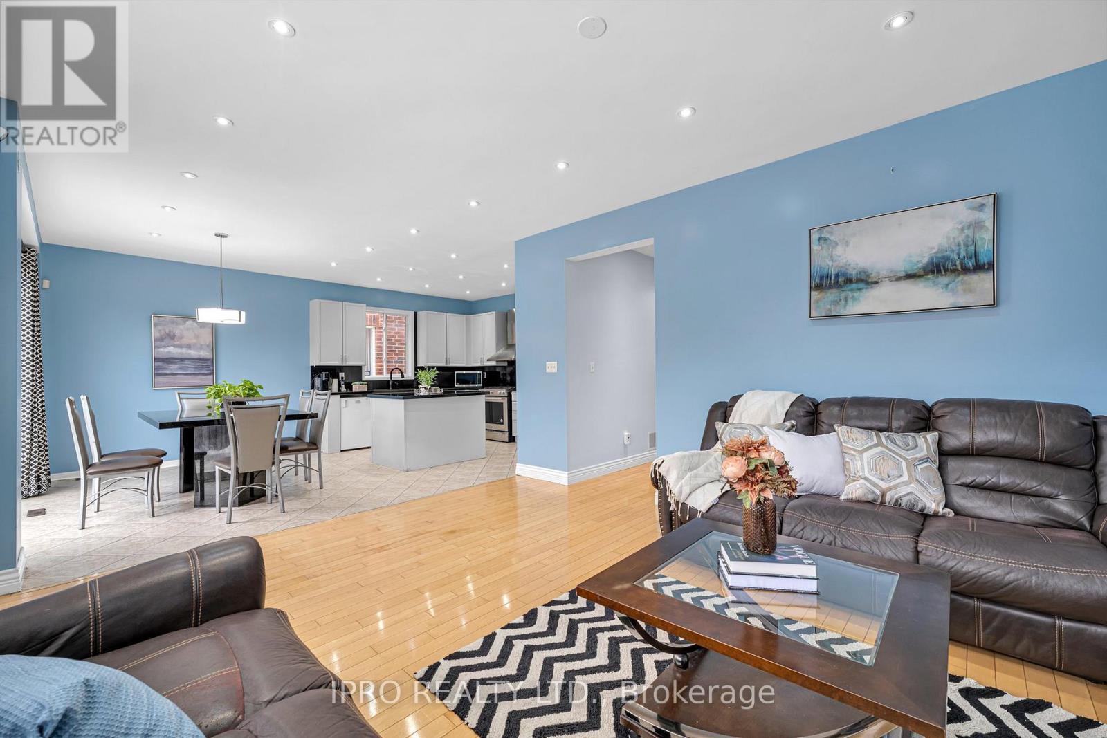 3860 Henrietta Way, Mississauga, Ontario  L5M 7Y4 - Photo 5 - W12151818