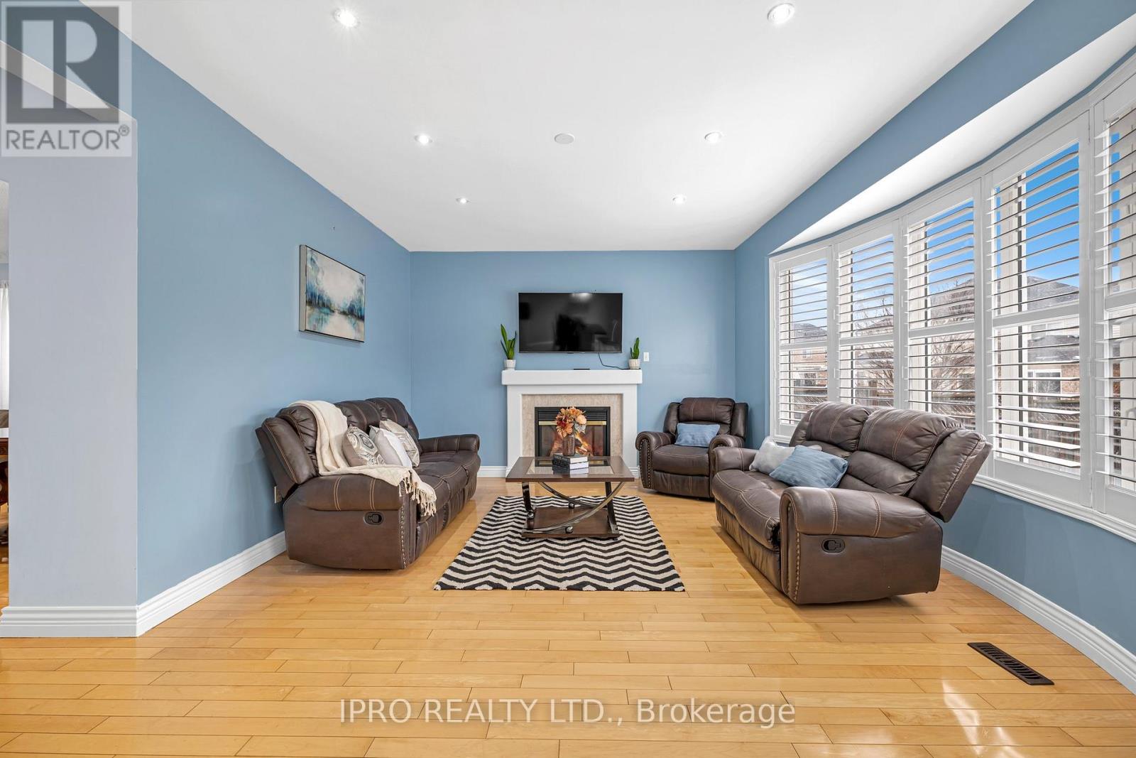 3860 Henrietta Way, Mississauga, Ontario  L5M 7Y4 - Photo 6 - W12151818