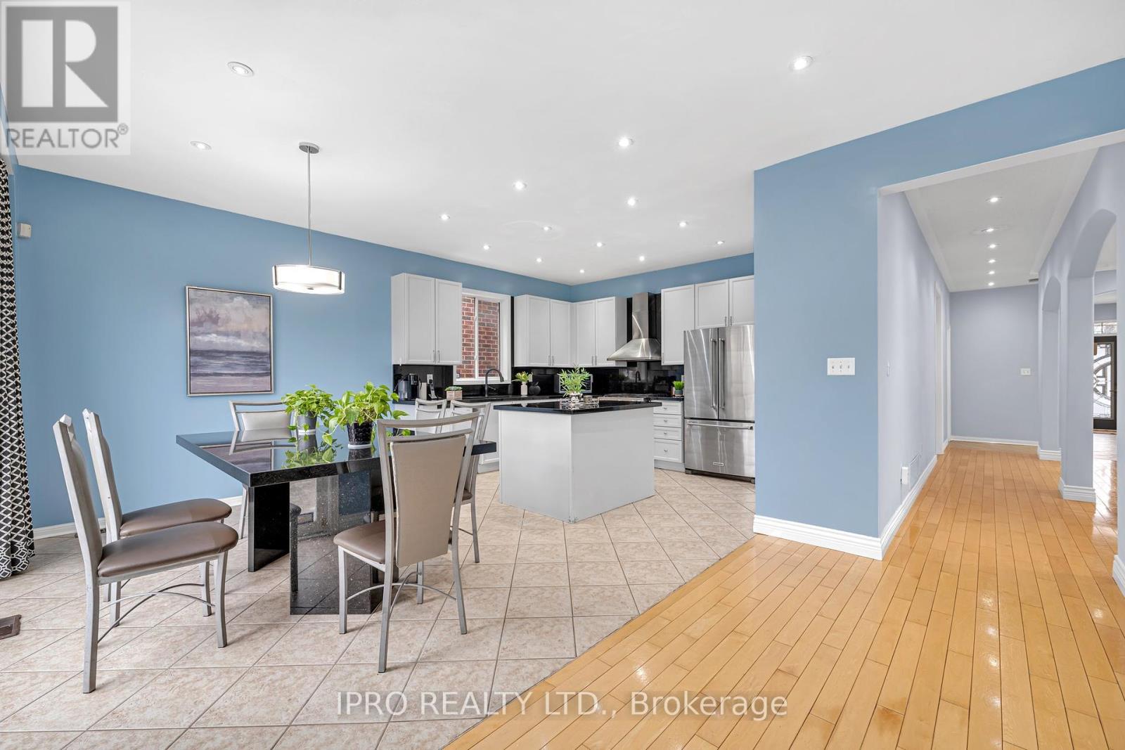 3860 Henrietta Way, Mississauga, Ontario  L5M 7Y4 - Photo 7 - W12151818