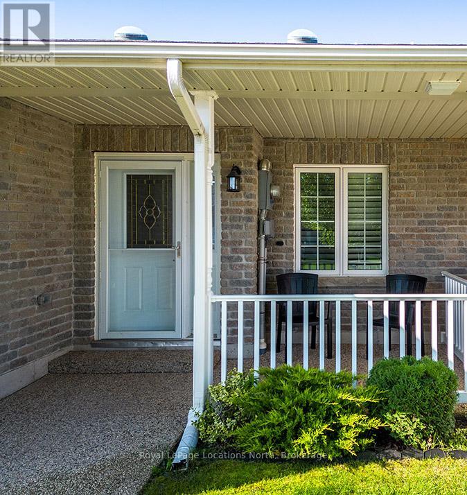 Property at 20 CHESTNUT LANE N image 2