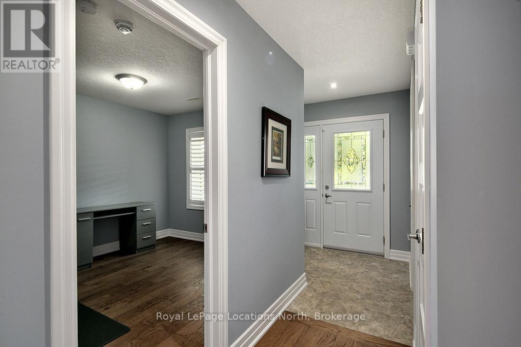 Property at 20 CHESTNUT LANE N image 5