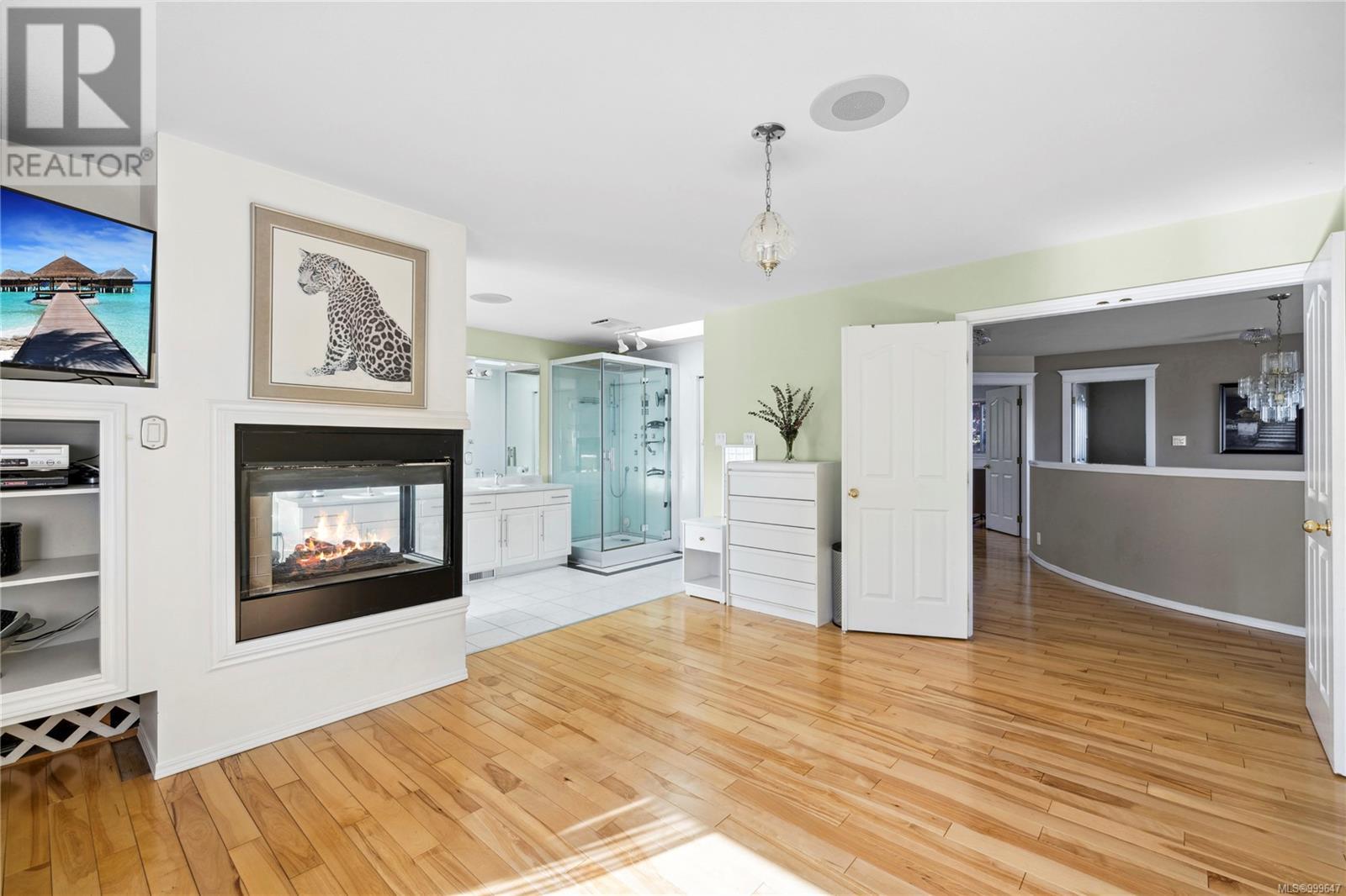 Property at 6395 Groveland Dr image 3