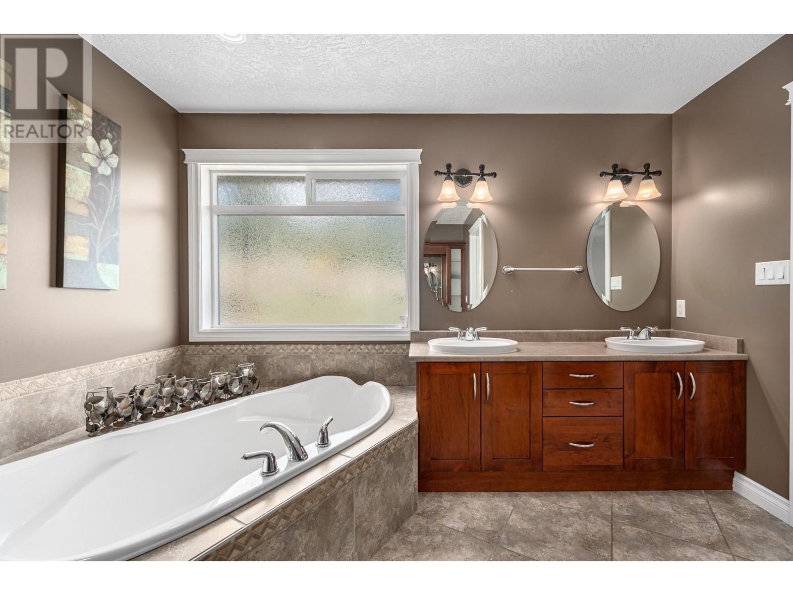 4150 Walters Street, Merritt, British Columbia  V1K 1C6 - Photo 27 - 10347904