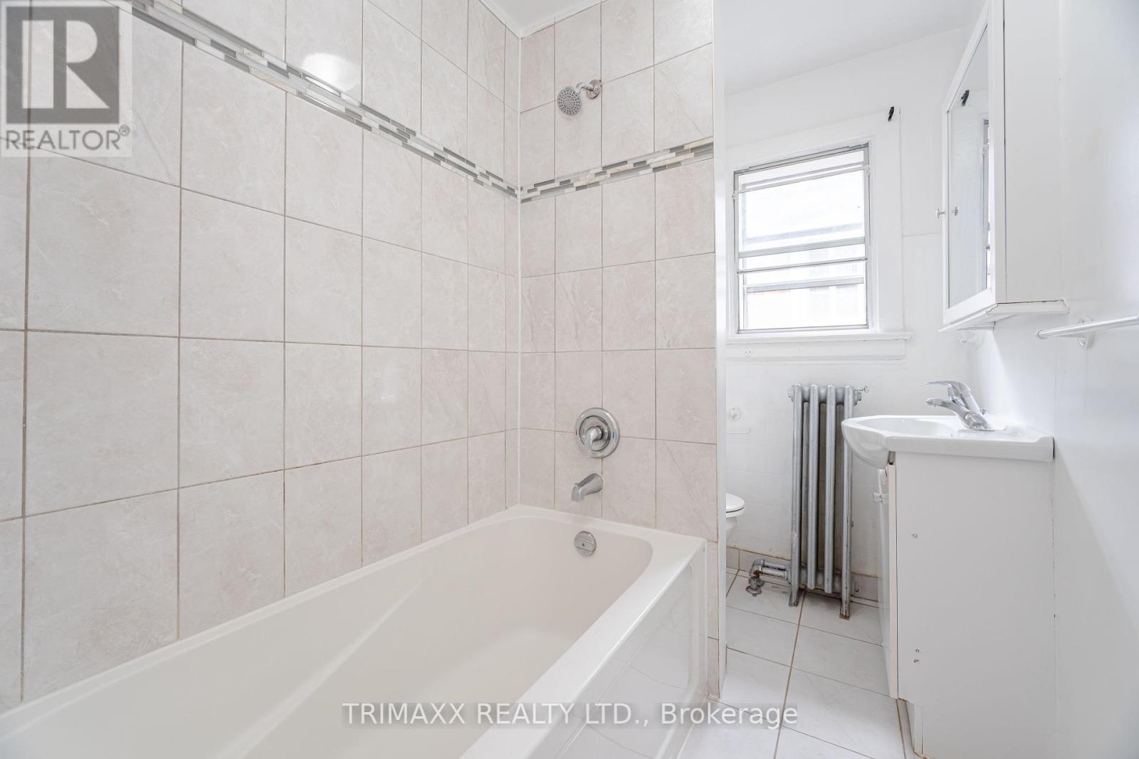 327 Atlas Avenue, Toronto, Ontario  M6C 3P8 - Photo 32 - C12148513