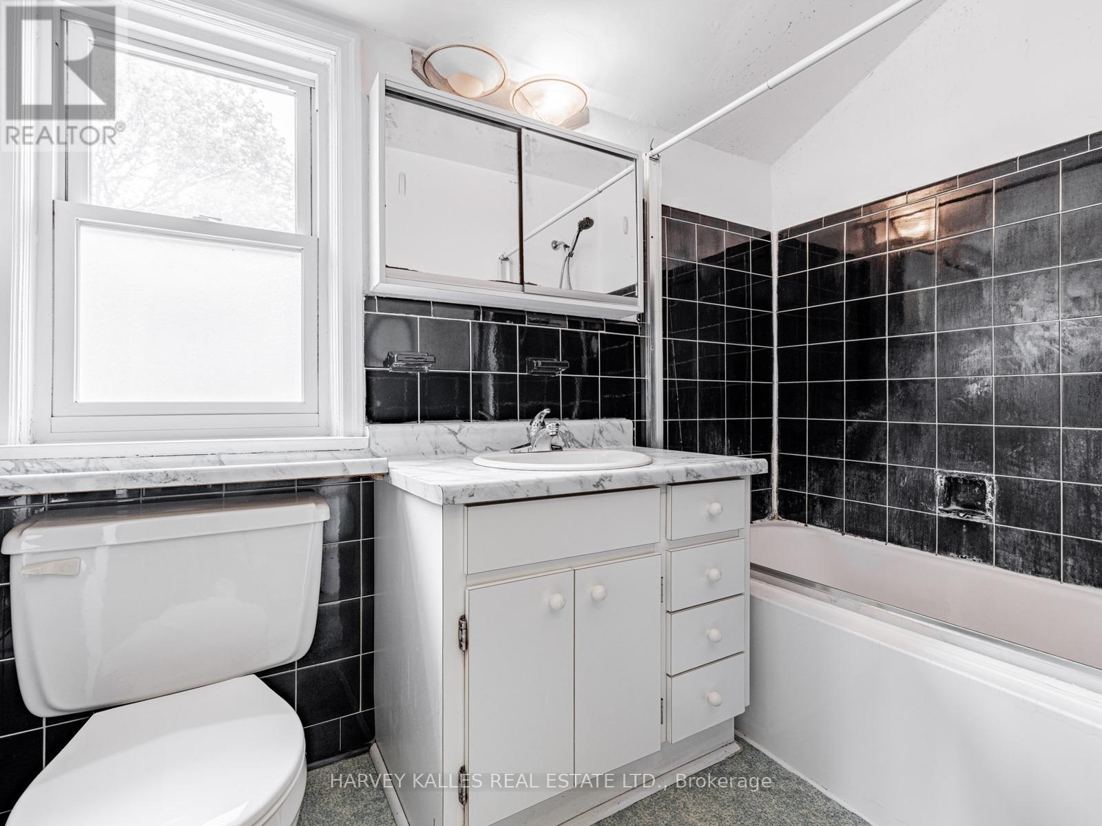 100 King High Avenue, Toronto, Ontario  M3H 3B1 - Photo 29 - C12151877