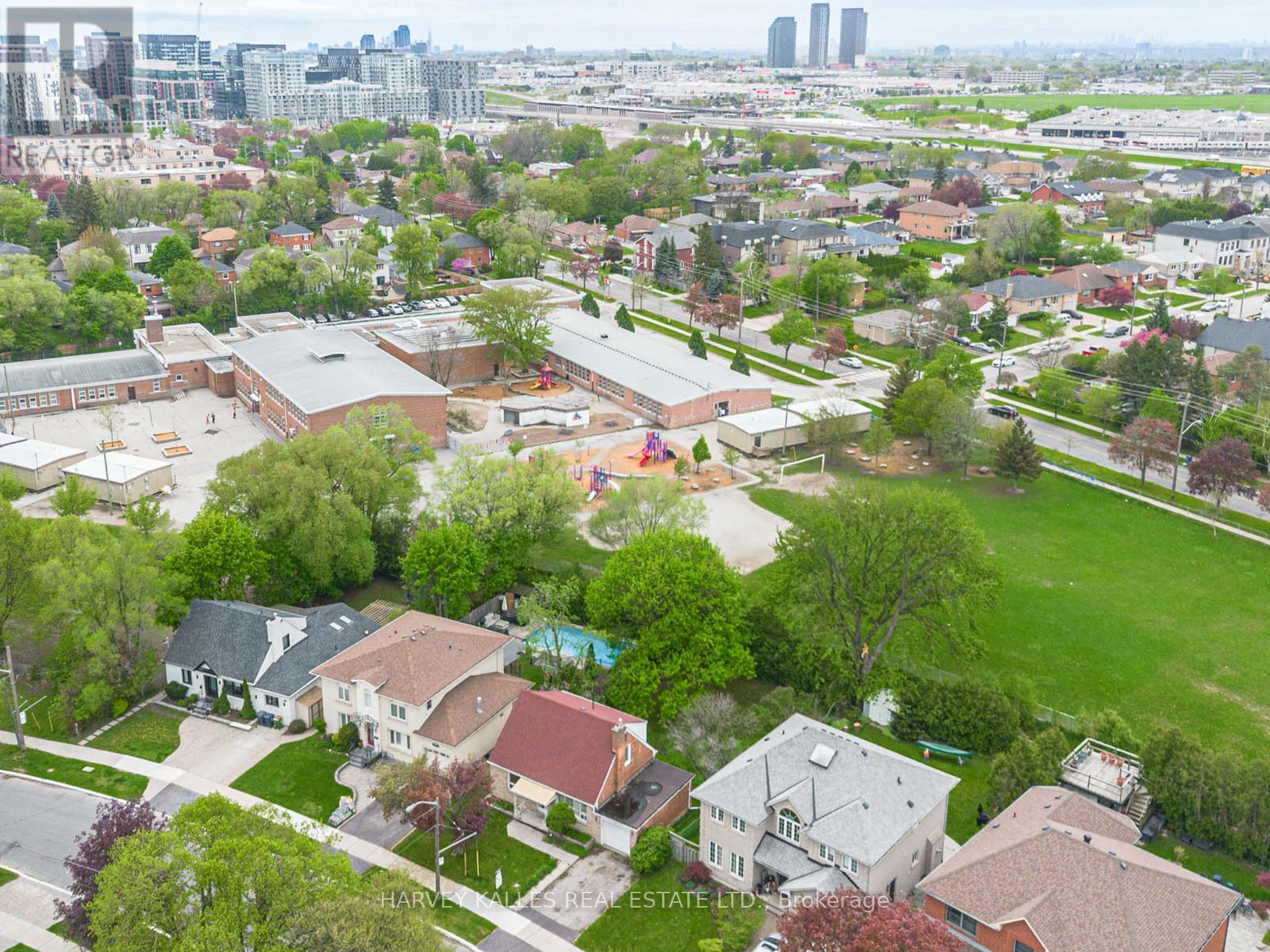 100 King High Avenue, Toronto, Ontario  M3H 3B1 - Photo 43 - C12151877