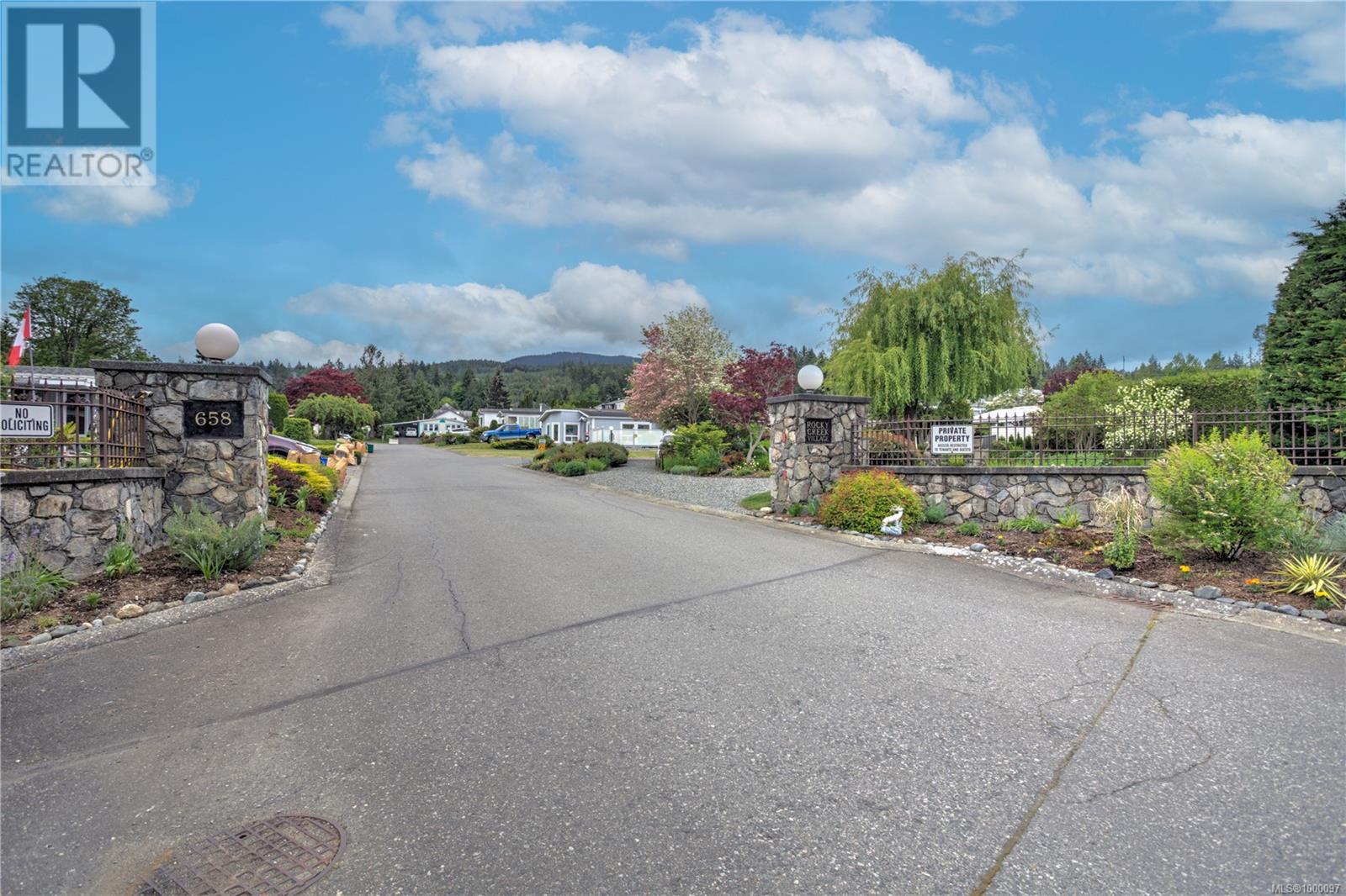 Property at 15 658 Alderwood Dr image 2