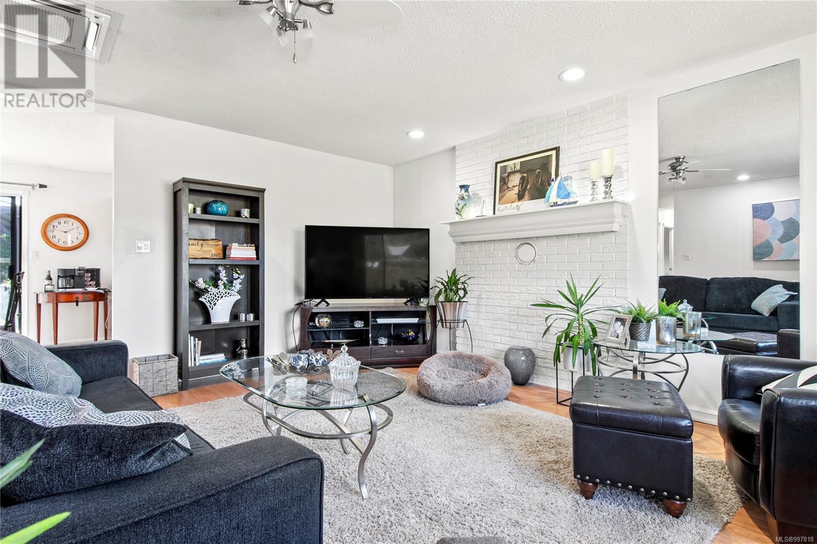 Property at 801 Cortez Rd image 3