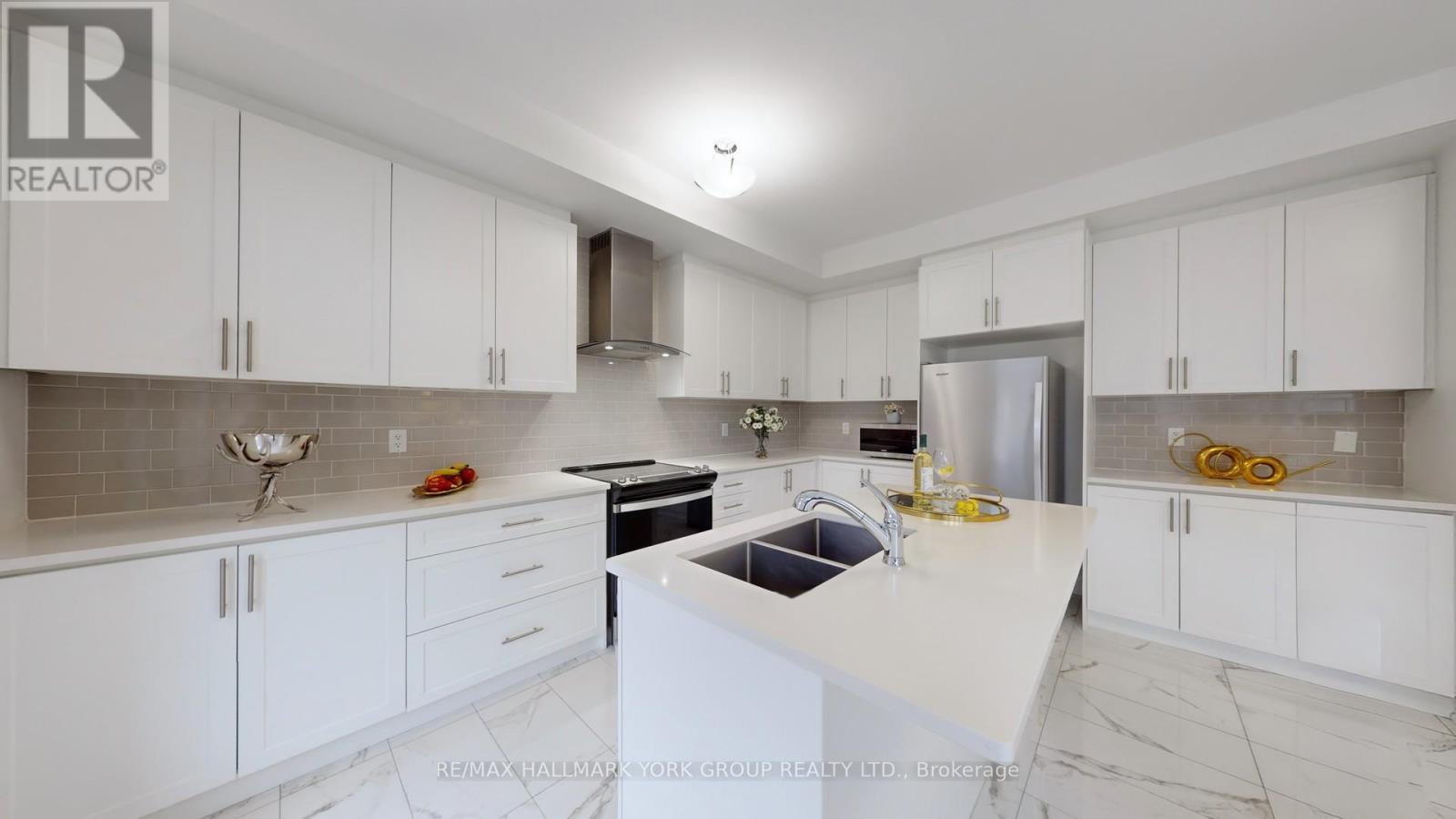 125 Silk Twist Drive, East Gwillimbury, Ontario  L9N 0W1 - Photo 13 - N12152015