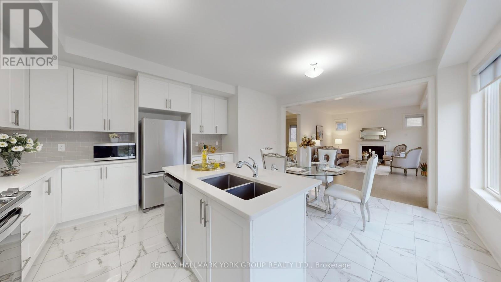 125 Silk Twist Drive, East Gwillimbury, Ontario  L9N 0W1 - Photo 15 - N12152015