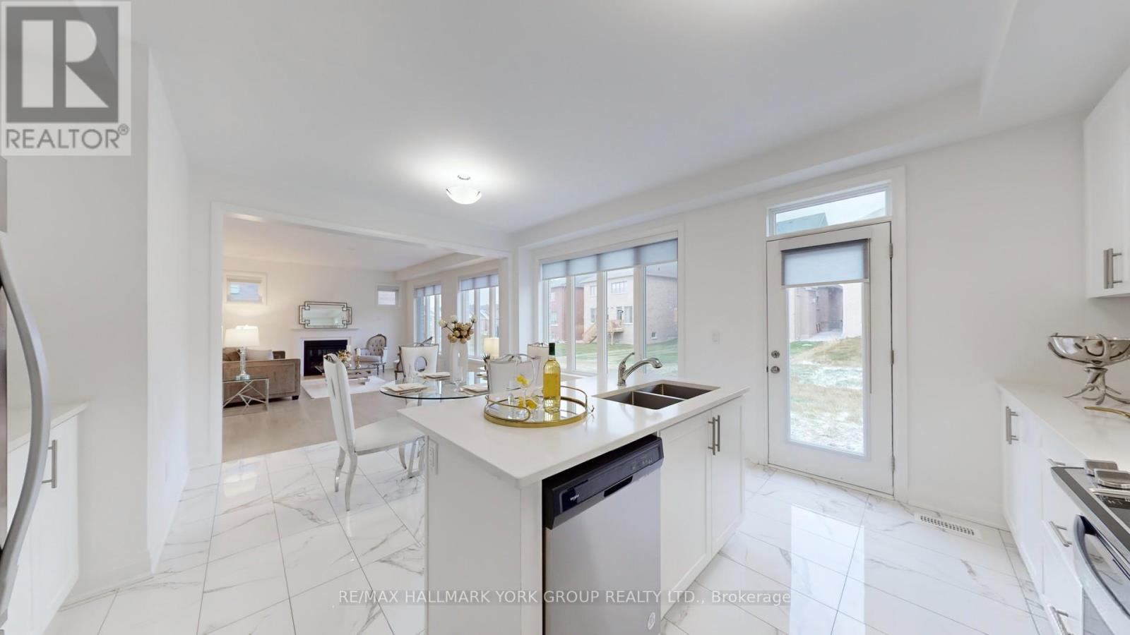125 Silk Twist Drive, East Gwillimbury, Ontario  L9N 0W1 - Photo 16 - N12152015