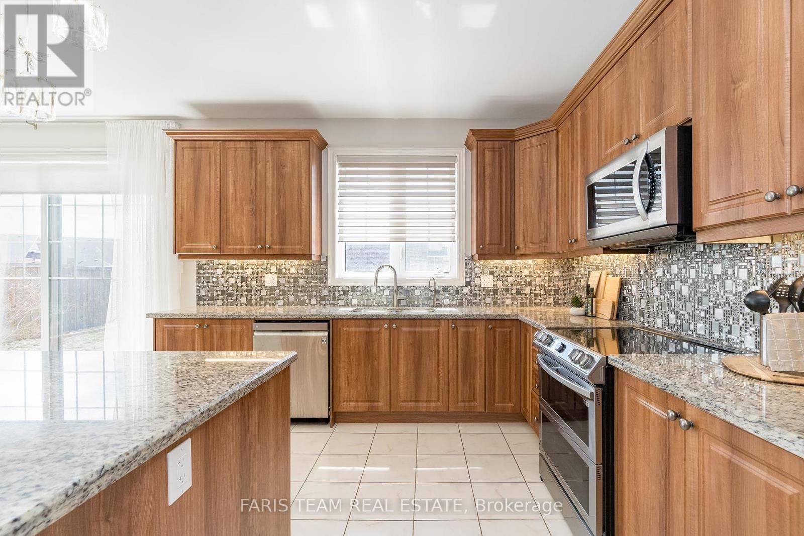 19 Mcisaac Drive, Springwater, Ontario  L9X 2A2 - Photo 9 - S12151867