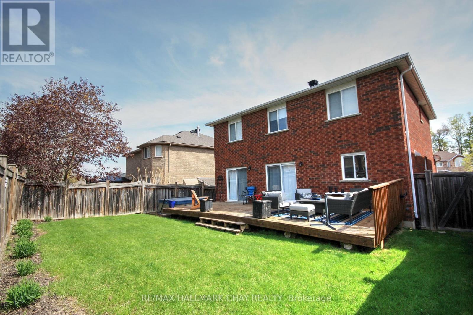 105 Crompton Drive, Barrie, Ontario  L4M 6N9 - Photo 10 - S12151907