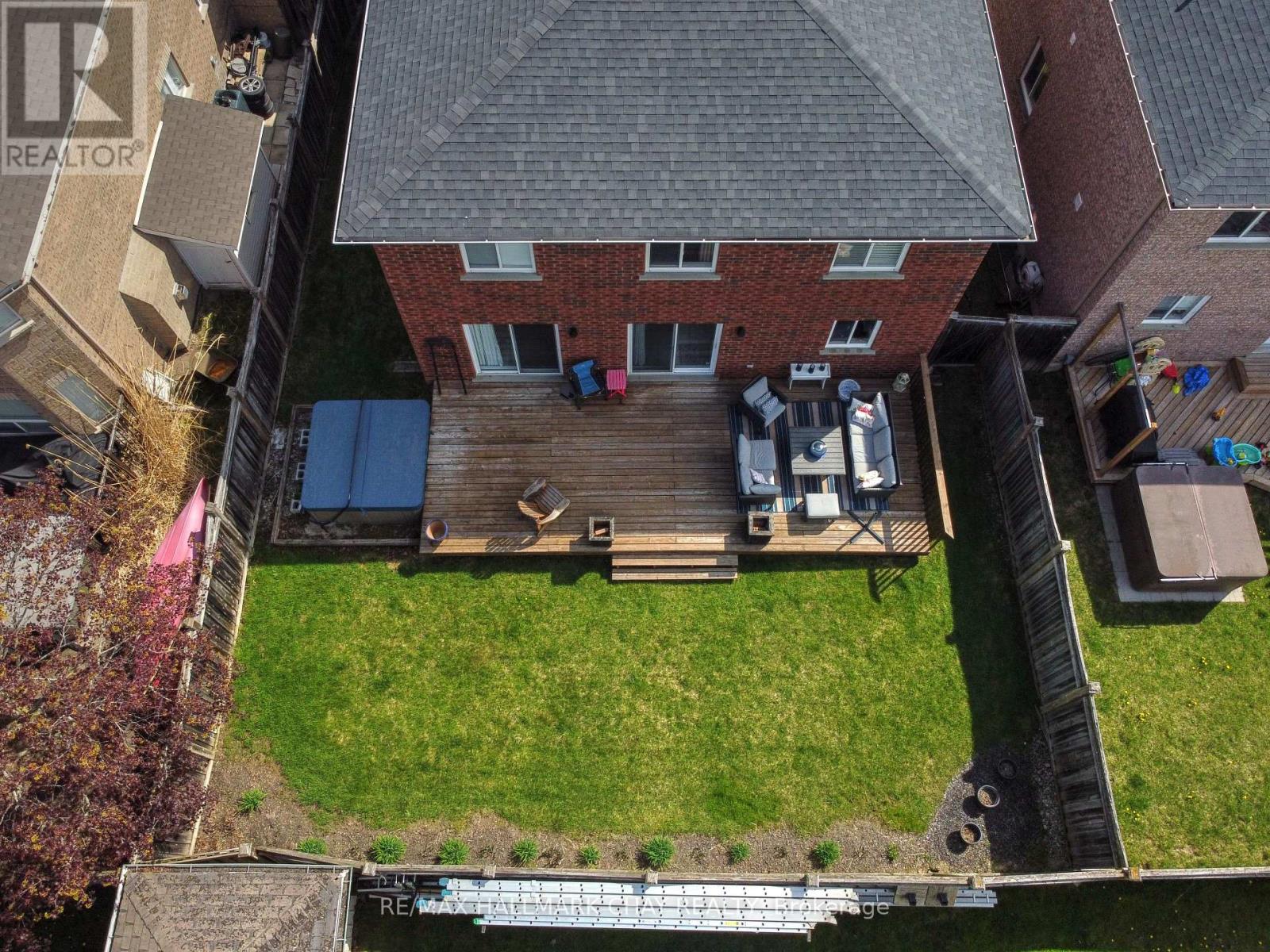 105 Crompton Drive, Barrie, Ontario  L4M 6N9 - Photo 11 - S12151907