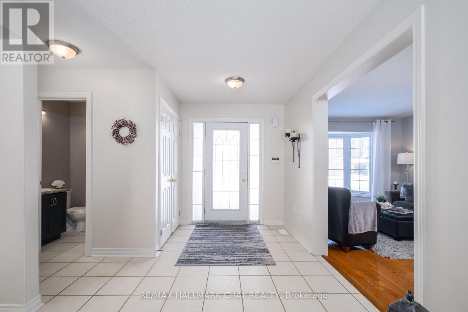 105 Crompton Drive, Barrie, Ontario  L4M 6N9 - Photo 15 - S12151907