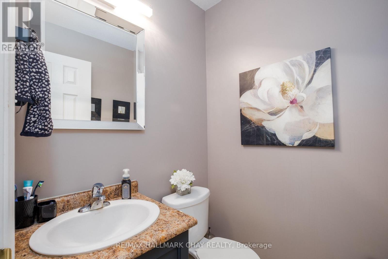105 Crompton Drive, Barrie, Ontario  L4M 6N9 - Photo 16 - S12151907