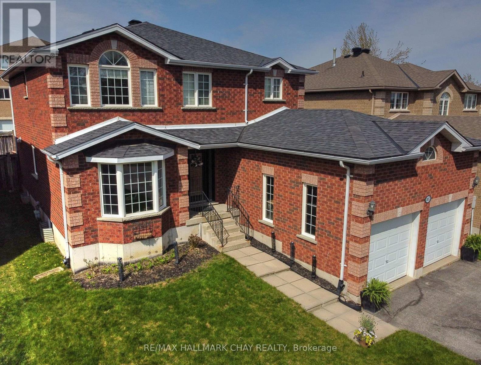 105 Crompton Drive, Barrie, Ontario  L4M 6N9 - Photo 2 - S12151907