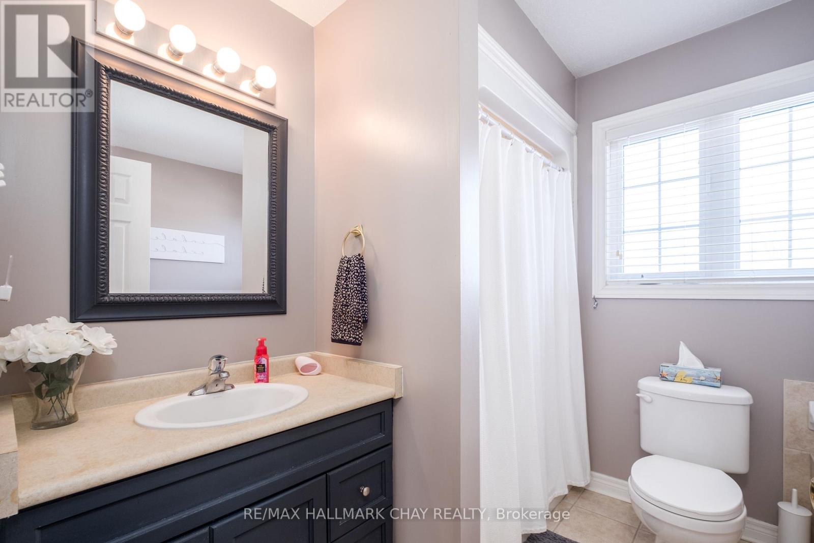 105 Crompton Drive, Barrie, Ontario  L4M 6N9 - Photo 21 - S12151907