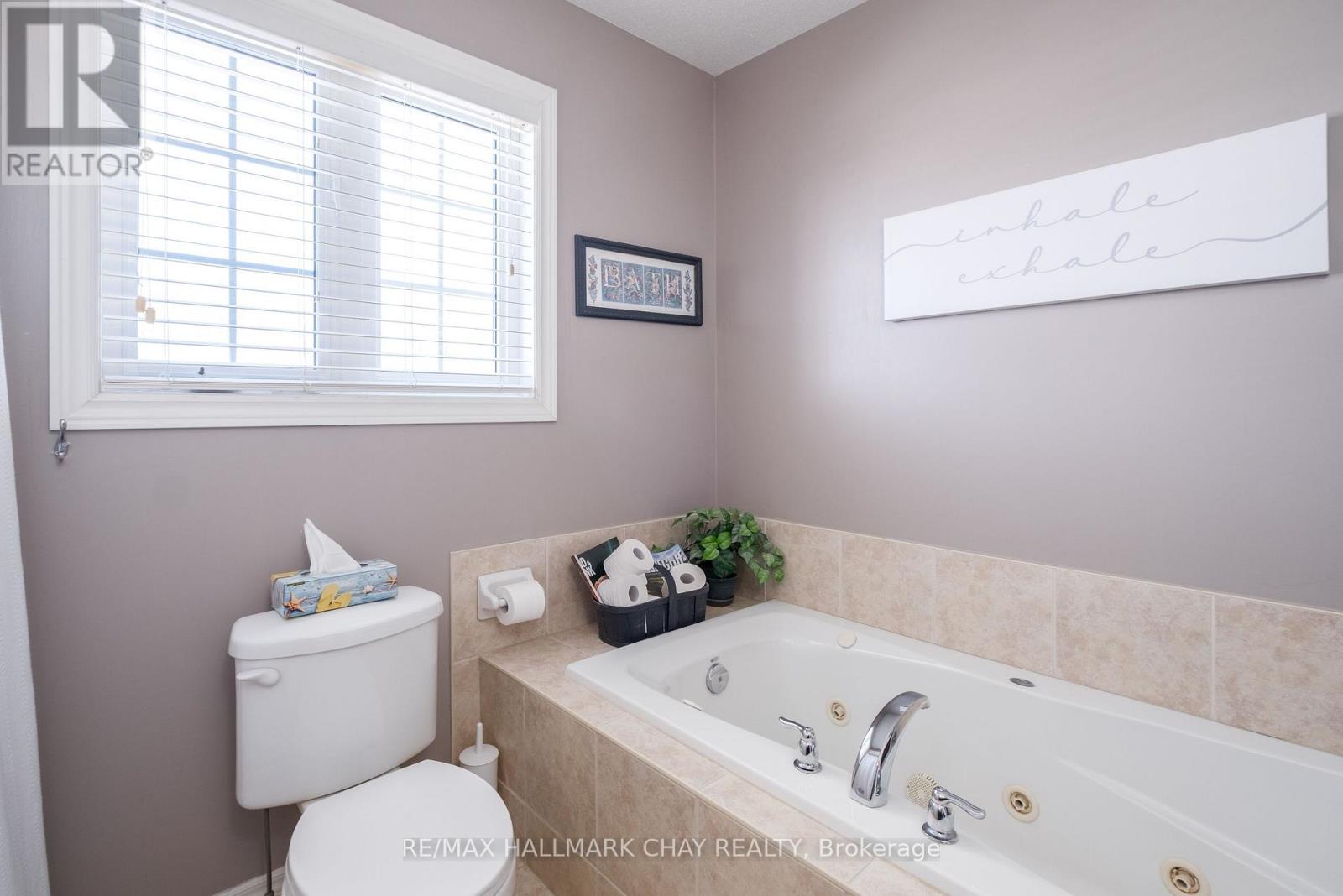 105 Crompton Drive, Barrie, Ontario  L4M 6N9 - Photo 22 - S12151907