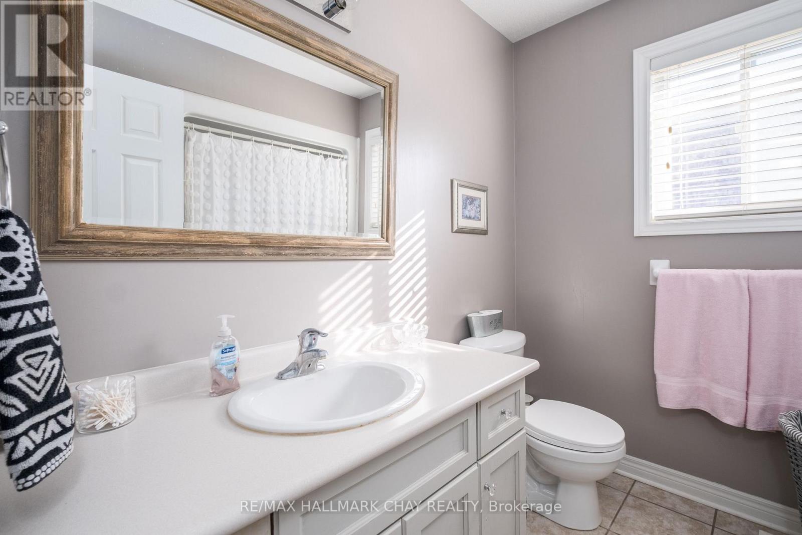 105 Crompton Drive, Barrie, Ontario  L4M 6N9 - Photo 26 - S12151907