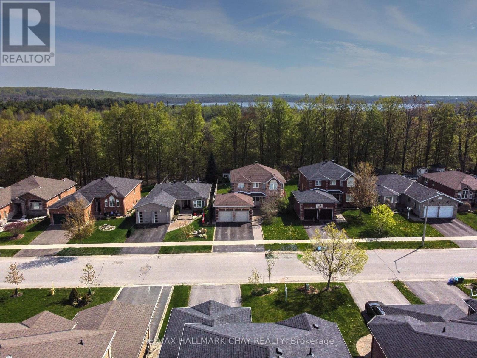 105 Crompton Drive, Barrie, Ontario  L4M 6N9 - Photo 39 - S12151907