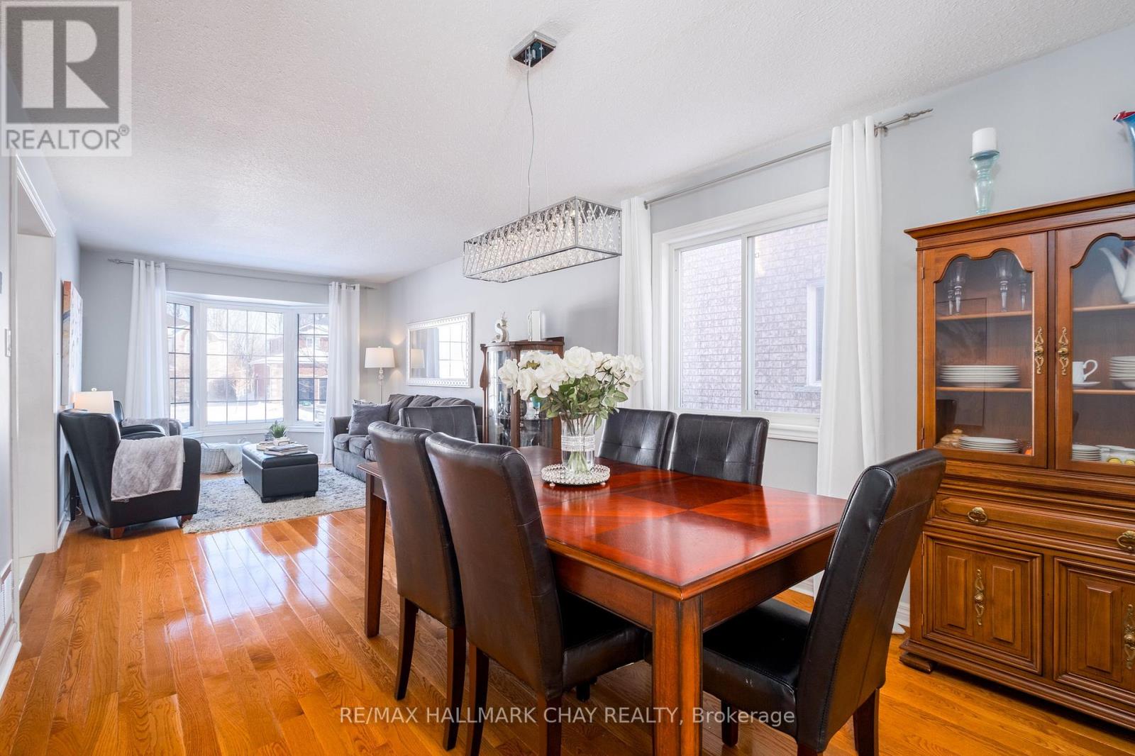 105 Crompton Drive, Barrie, Ontario  L4M 6N9 - Photo 4 - S12151907