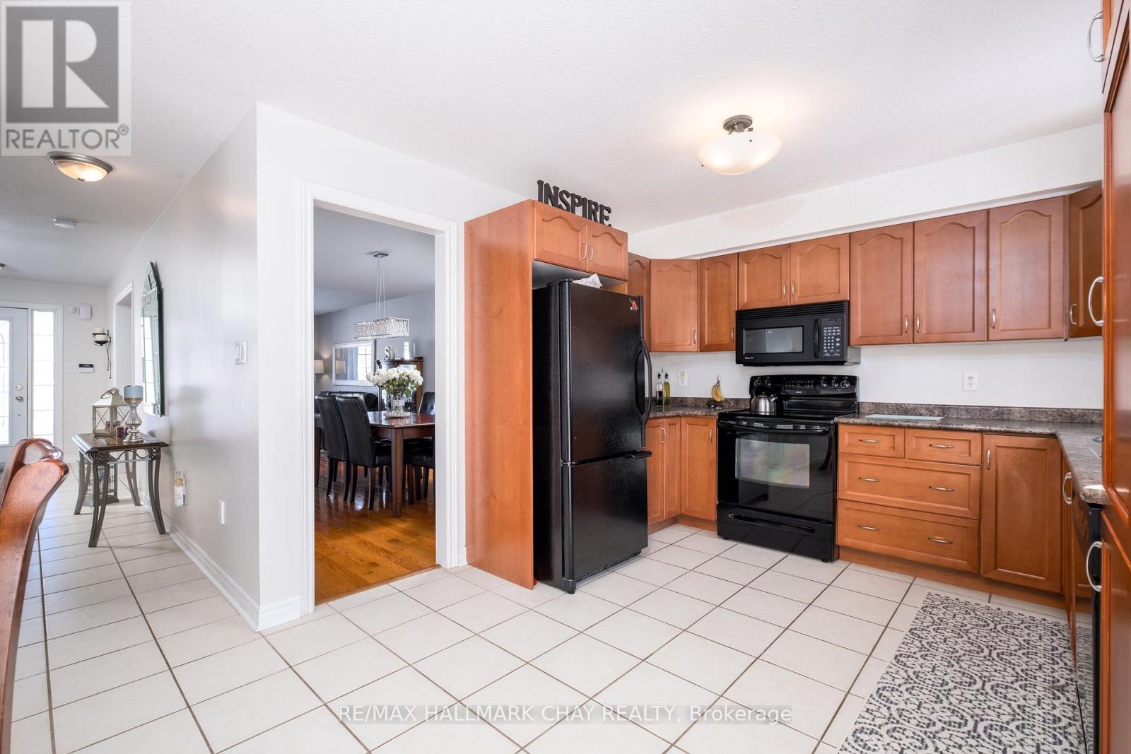 105 Crompton Drive, Barrie, Ontario  L4M 6N9 - Photo 6 - S12151907
