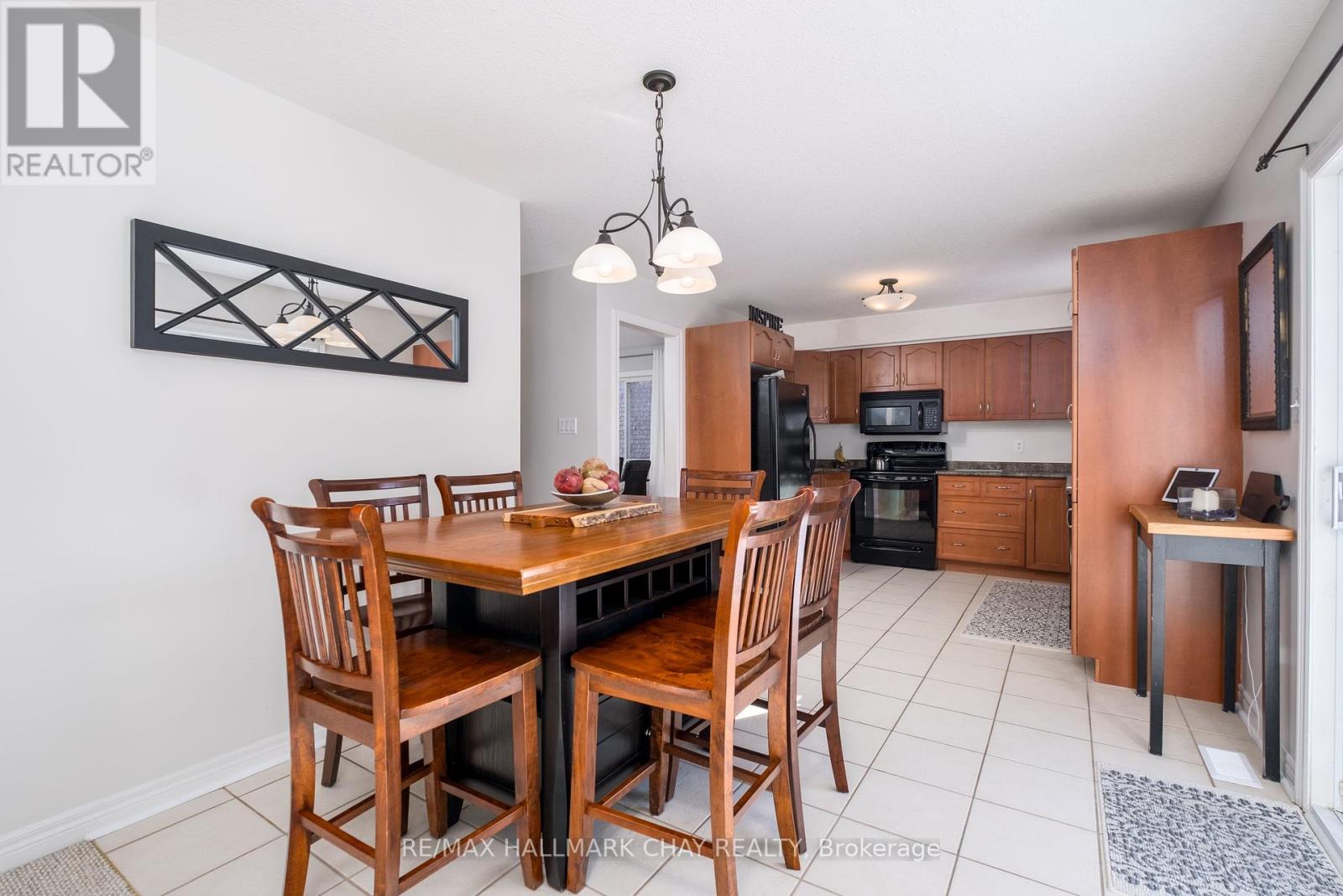105 Crompton Drive, Barrie, Ontario  L4M 6N9 - Photo 8 - S12151907