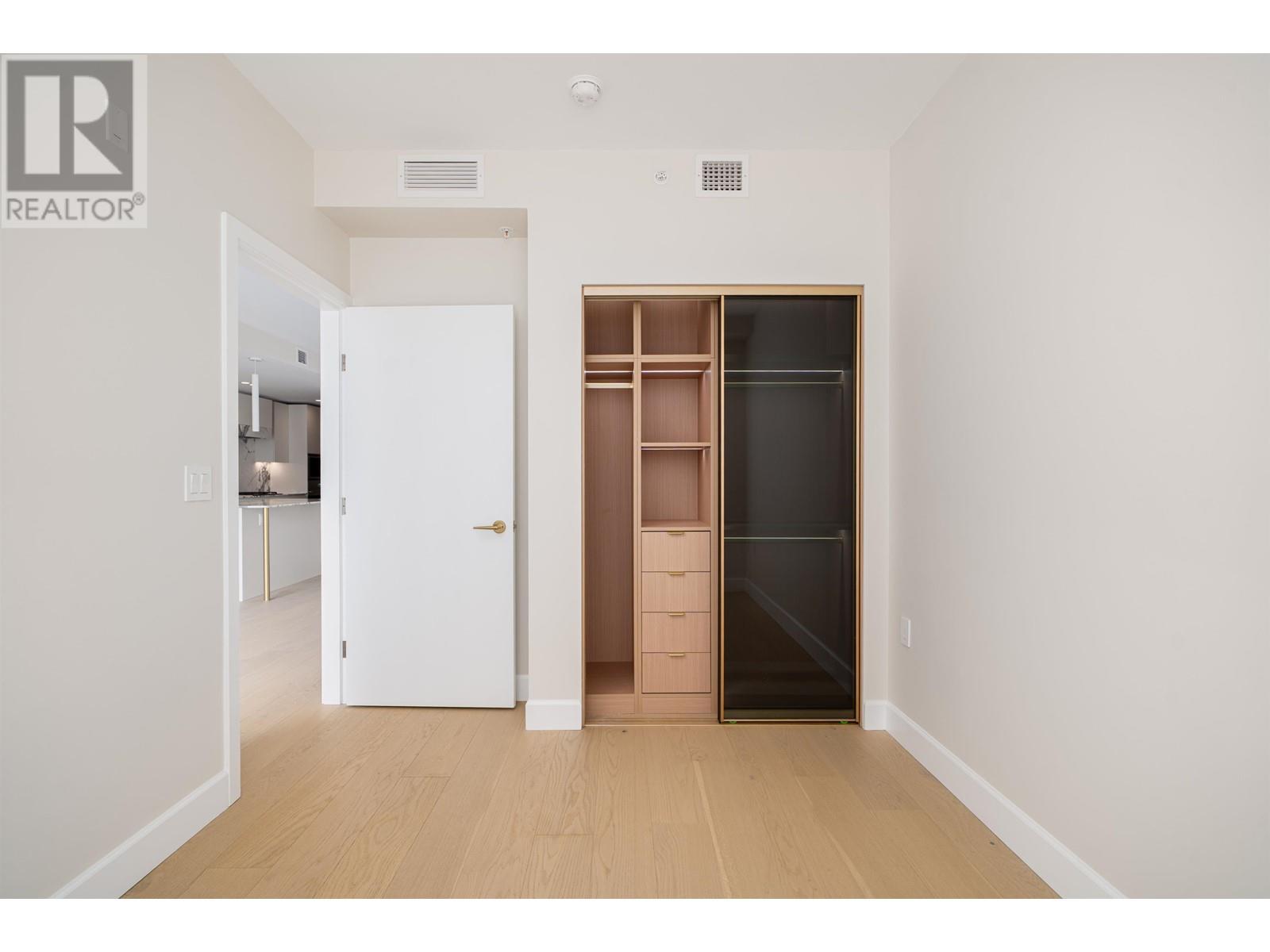 Listing Picture 25 of 40 : 203 3668 W 10TH AVENUE, Vancouver / 溫哥華 - 魯藝地產 Yvonne Lu Group - MLS Medallion Club Member