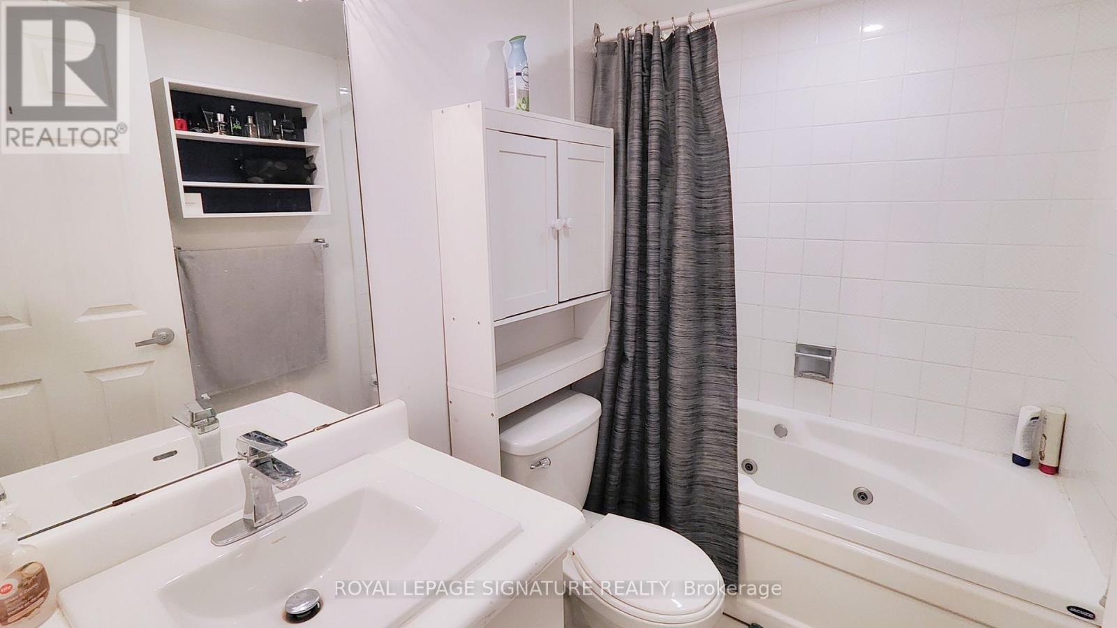 903 - 25 Agnes Street, Mississauga, Ontario  L5B 3X7 - Photo 8 - W12151863