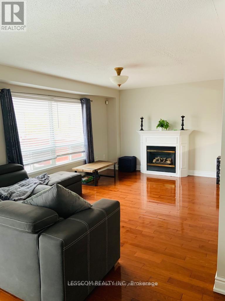 3 Charleswood Circle, Brampton (Fletcher's Meadow), Ontario  L7A 1Y9 - Photo 3 - W12151898