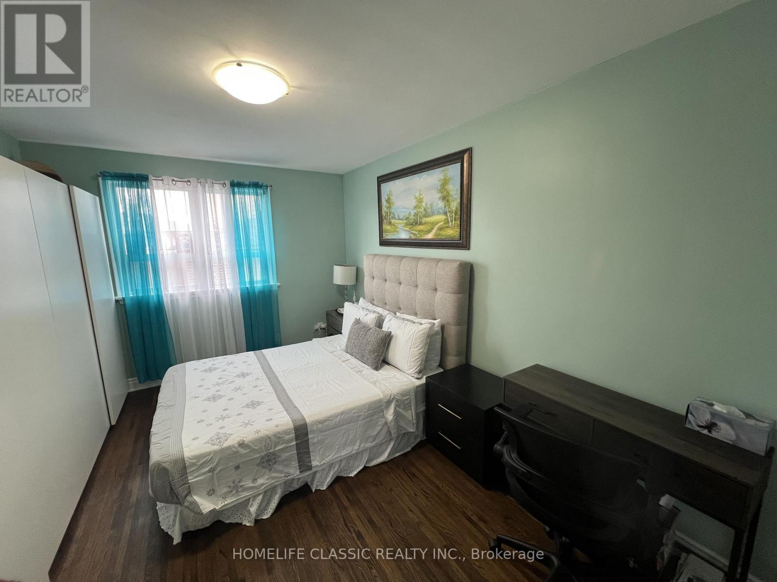 19 Neames Crescent, Toronto, Ontario  M3L 1K8 - Photo 11 - W12151917