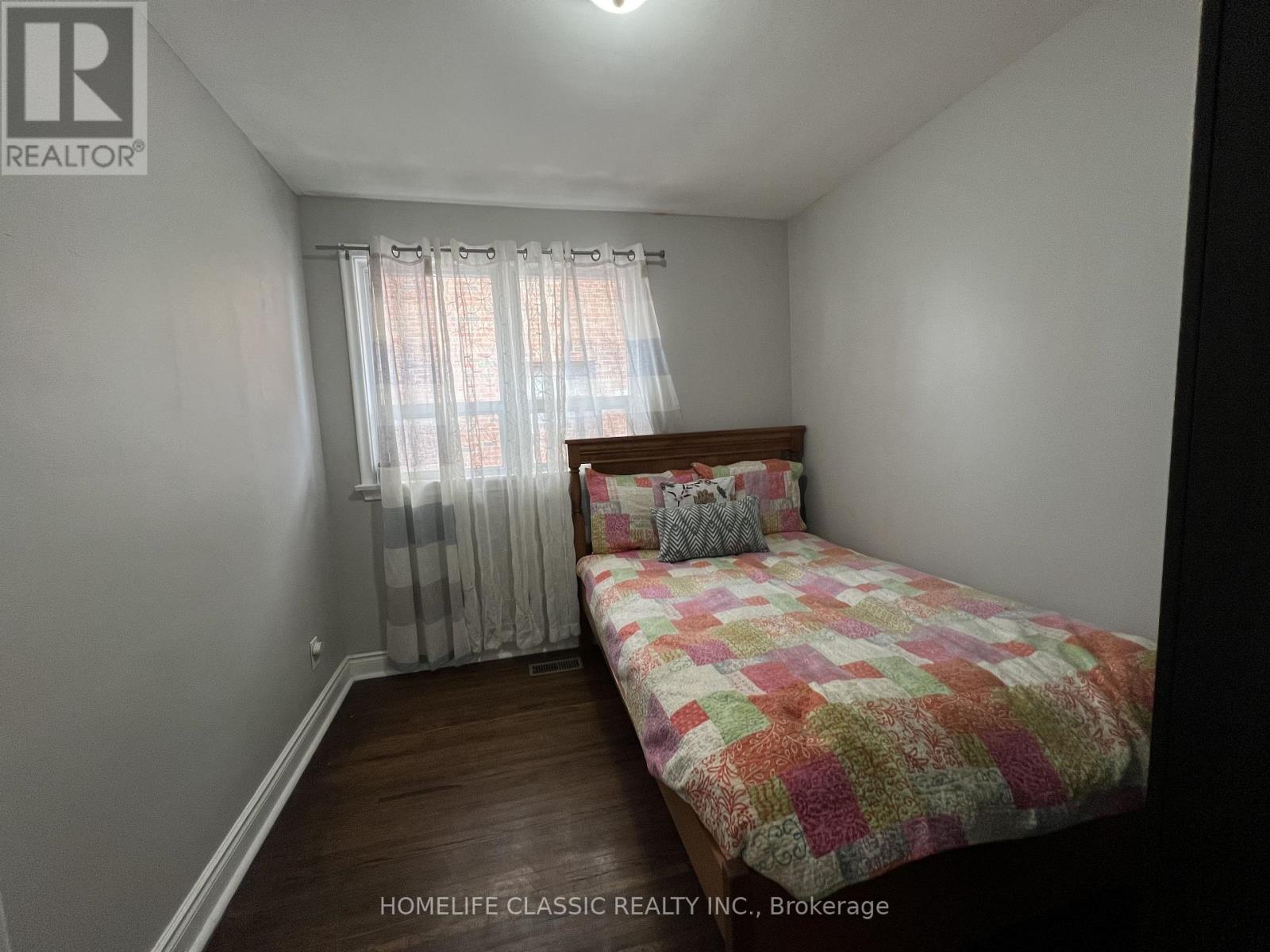 19 Neames Crescent, Toronto, Ontario  M3L 1K8 - Photo 13 - W12151917