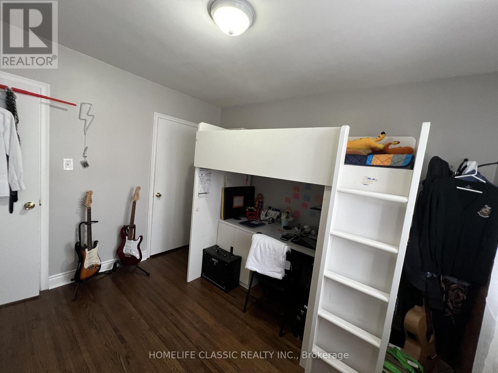 19 Neames Crescent, Toronto, Ontario  M3L 1K8 - Photo 16 - W12151917
